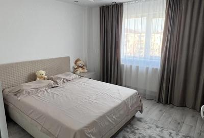 Apartament cu 2 camere decomandat în 9 Mai - 1