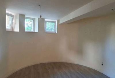 Spațiu comercial, de 80 mp, în Central - 5