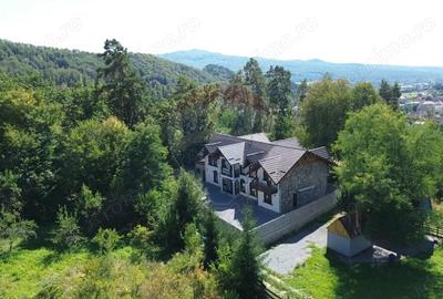 Casă cu 11 camere cu Teren 525 Mp în Central - 20