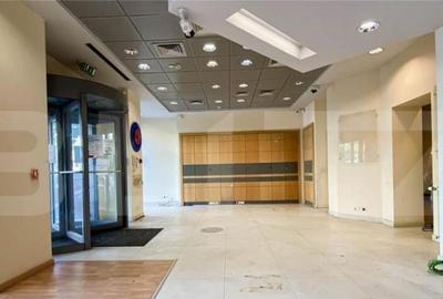 Oportunitate! Spatiu comercial cu vitrina de 12m, 130 mp, zo - 2