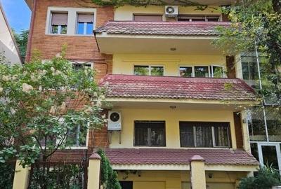 Casă individuală cu 12 camere în Dorobanți