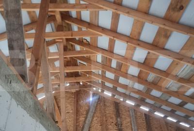 CASA LA ROSU CU TEREN - 11