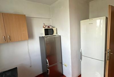 Apartament cu 3 camere decomandat în Ștefan cel Mare