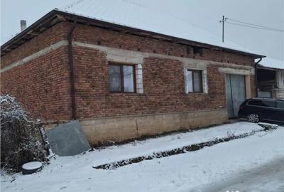 Casă cu 4 camere cu Teren 11000 Mp în Uileacu de Beiuș - 10