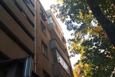 Apartament 4 camere,Bloc reabilitat ,Decebal, Str. Splaiul Crisanei - 15