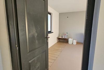 Casă cu 2 camere cu Teren 1628 Mp în Băița - 7