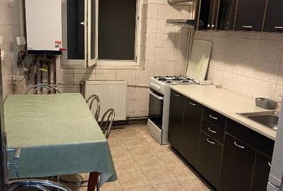 Apărătorii Patriei -Metrou 3 camere decomandat - 2