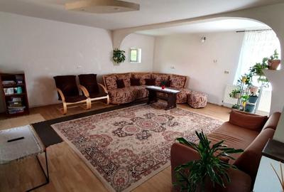 Casă cu 6 camere cu Teren 1000 Mp în Iosia - 1