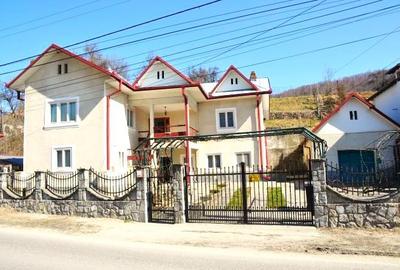 Casă cu 7 camere cu Teren 1020 Mp în Exterior Nord