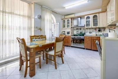 Casa individuala / Spatiu comercial / Clinica | 450 mp, curte proprie | Baicului - 12