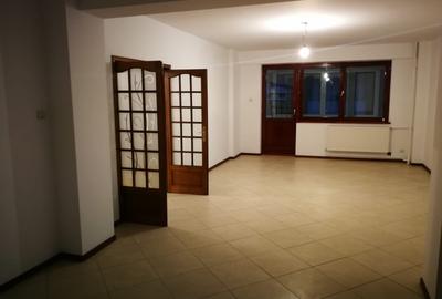 Apartament 4 camere de inchiriat - 1