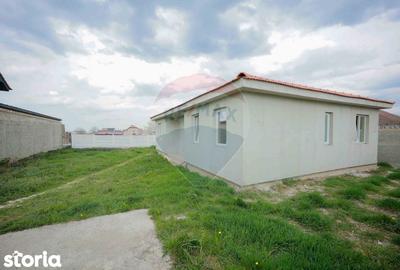 Casă cu 3 camere cu Teren 455 Mp în Sânmartin