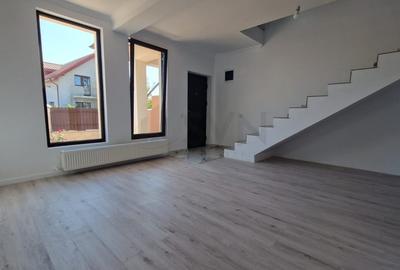 REV2002899 Casa 4 camere duplex cu perete dublu REV2002899 Casa 4 camere duplex cu perete dublu - 5