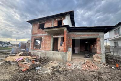 Casă cu 4 camere cu Teren 400 Mp în Central - 2