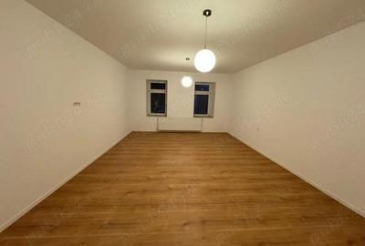 Spațiu comercial, de 70 mp, în Central - 4