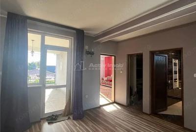 Casă cu Teren 2000 Mp în Central - 2