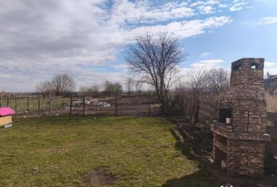 Casă cu 5 camere cu Teren 1600 Mp în Central - 2