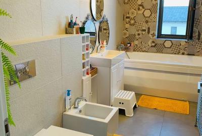 Casă cu 5 camere cu Teren 535 Mp în Central