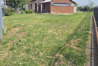 Spațiu comercial, de 1,200 mp, în Lanurile - 6