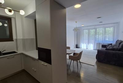 Apartament cu 3 camere semidecomandat, mobilat în 13 Septembrie - 19