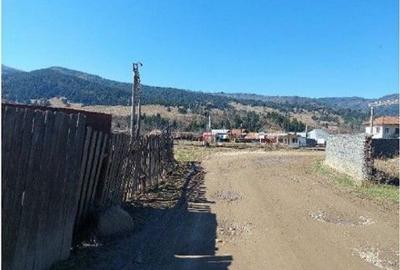 Teren de 238 mp, în Agăș
