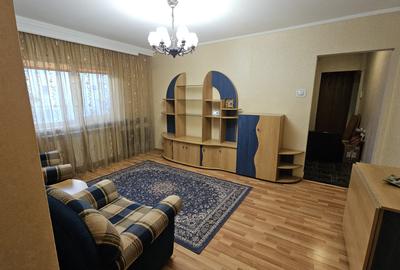 Apartament cu 3 camere semidecomandat în Far