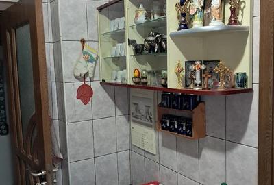 Apartament cu 3 camere semidecomandat în Exterior Vest