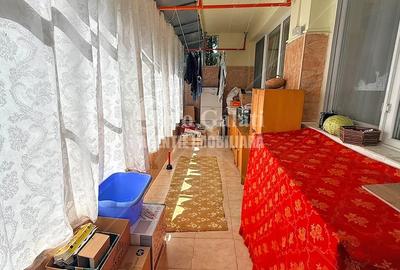 Apartament cu 4 camere semidecomandat în Micro 16