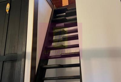 Casă cu 6 camere cu Teren 1593 Mp în Central