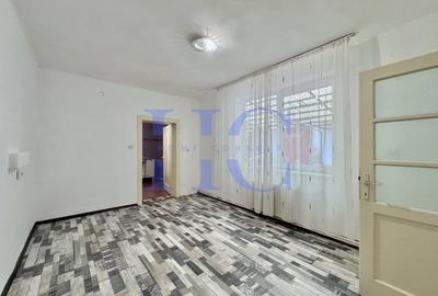 Casă individuală cu 8 camere cu Canalizare în Central - 9