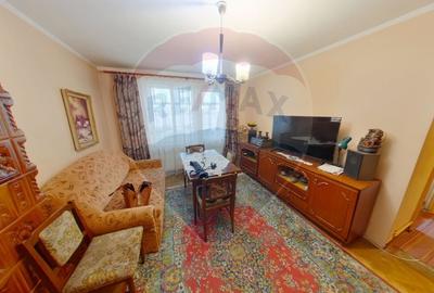 Apartament cu 4 camere, mobilat în Est