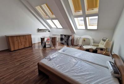 Apartament cu 3 camere semidecomandat, mobilat în Central