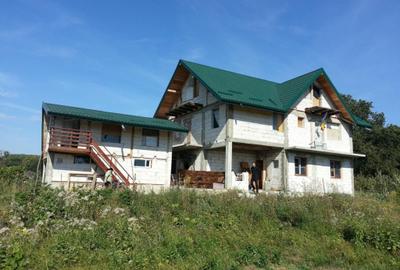 Casă cu 4 camere în Dobrovăț - 6