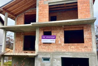 Casă cu 2 camere cu Teren 300 Mp în Central - 1