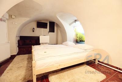 Casa cu 3 apartamente, P-ta Unirii , Str. Primariei - 4