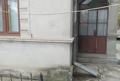 Casă cu 3 camere cu Teren 2500 Mp în Central - 8