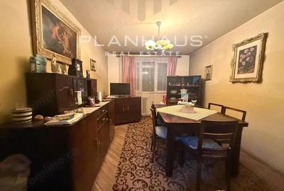 Vintage apartament 4 camere, B-dul Bucure?ti / Regele Mihai,decomandat etaj 2 - 3