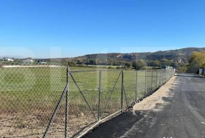 Teren de 6700 mp, în Central - 4