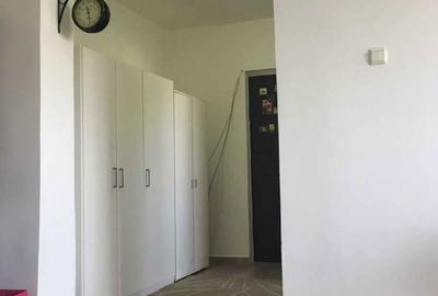 Apartament cu 2 camere semidecomandat în Gorjului