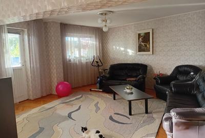 Apartament cu 4 camere decomandat în Central - 1
