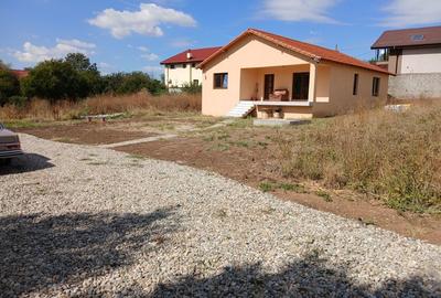 Casă cu 4 camere în Frumușani - 8