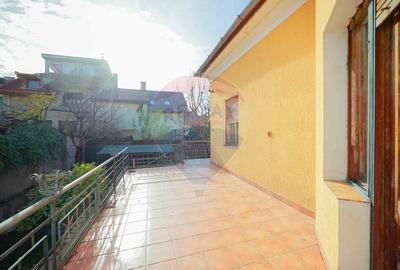 Casă Evreiască de Vânzare, Singur în Curte în zona Ultracentral - 7