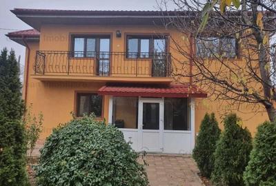 Casă cu 4 camere cu Teren 700 Mp în Lacu Sărat - 1