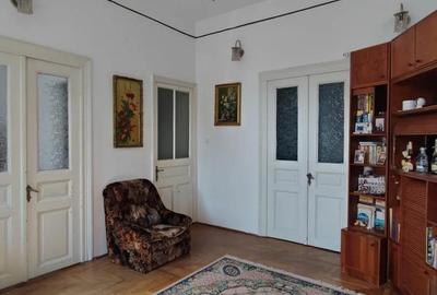 Casă cu 6 camere cu Teren 1250 Mp în Central - 1