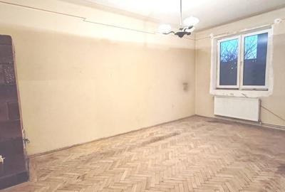 Apartament cu 3 camere decomandat în Triaj - 2