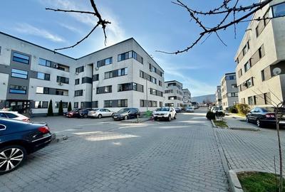 Apartament cu 3 camere semidecomandat, mobilat în Florești