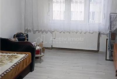Apartament 3 camere decomandate Moldova Noua - 2