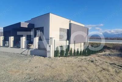 Casă cu 4 camere cu Teren 490 Mp în Central