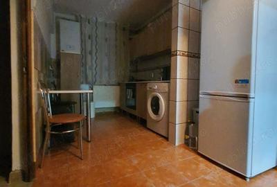 Apartament 2 camere decomandat ?i mobilat totul nou electro casnice ?i mobila situat in bl 14 Petril - 9