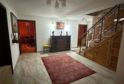 Casă cu 4 camere în Central - 1